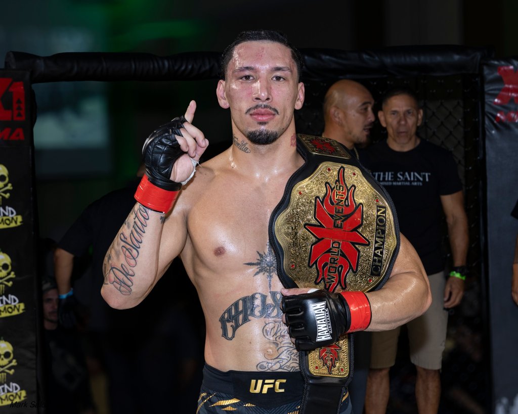 Main Event – Lightweight Amateur Title
Kaena DeSantos (The Saint MMA)
def.
Greyson Lee (Gracie Kailua/Hit Squad MMA)
— Unanimous Decision (Title Retained)