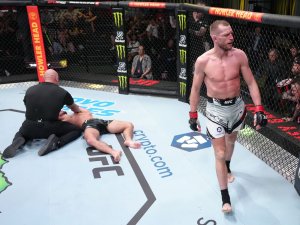 Davey Grant finishes Louis Smolka